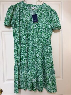 Crown & Ivy Green Paisley Short Sleeve Dress
